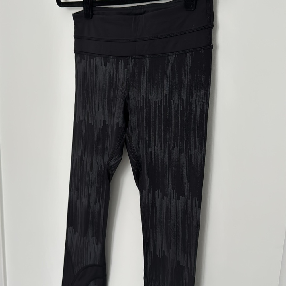 Lululemon Cropped Leggings, Black - Size 4 - Picture 2 of 6